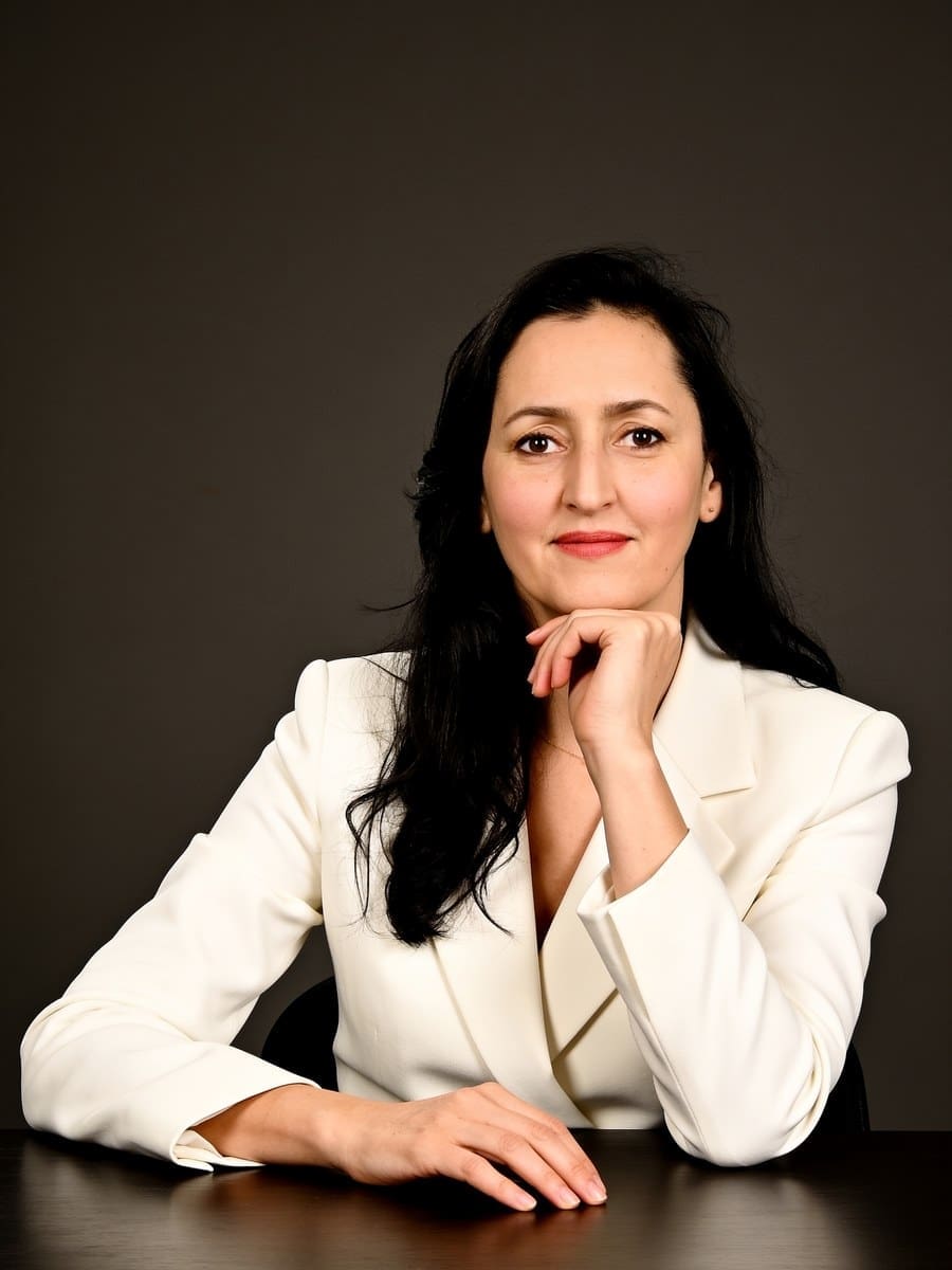 Dr Djazia Benyahi, chirurgien plasticien esthétique à Paris